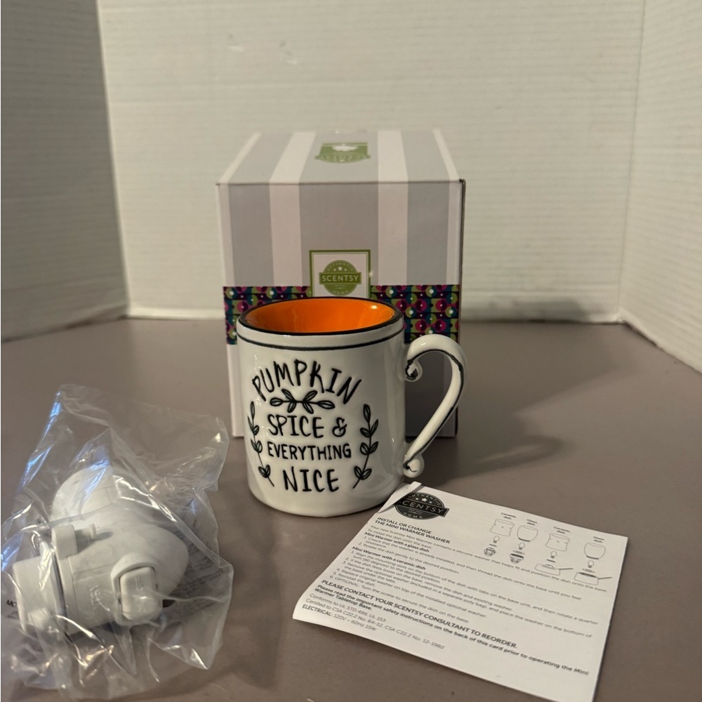 Scentsy Pumpkin Spice Mug with Orange Interior